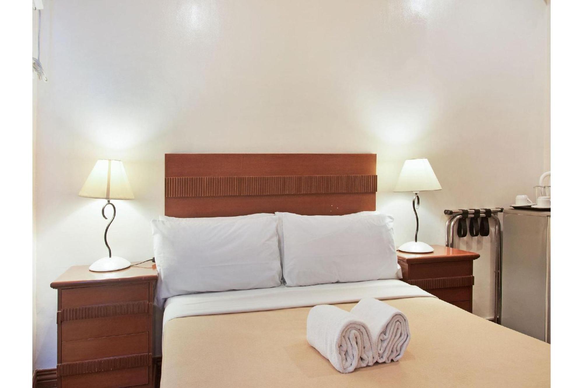 Townhouse Oak Avitel Hotel Near Osmena Highway, Pnr Pasay Station, Metro Manila Makati City Zewnętrze zdjęcie
