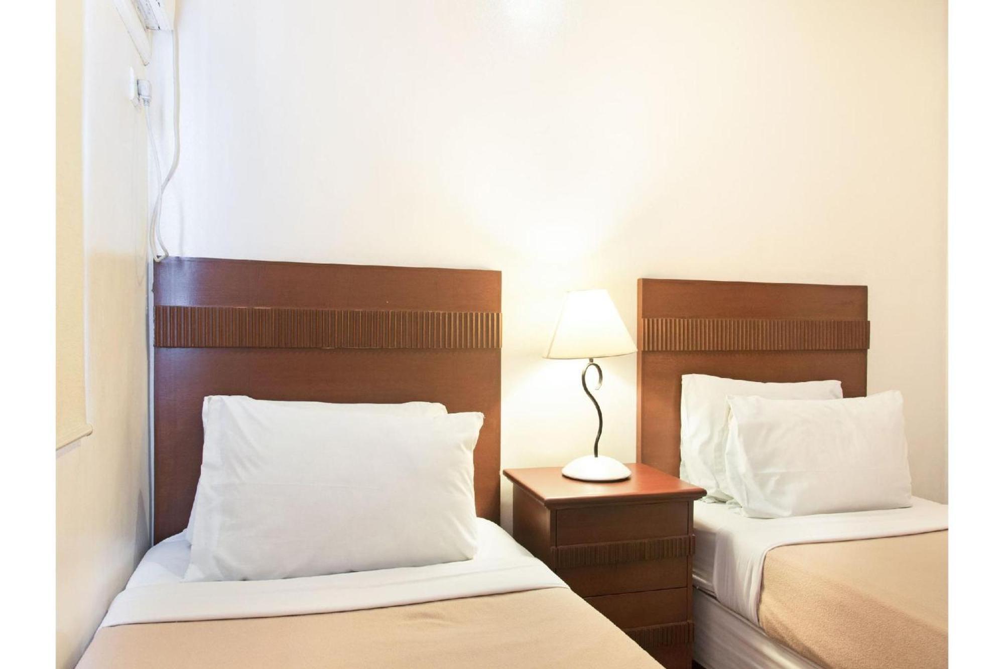 Townhouse Oak Avitel Hotel Near Osmena Highway, Pnr Pasay Station, Metro Manila Makati City Zewnętrze zdjęcie